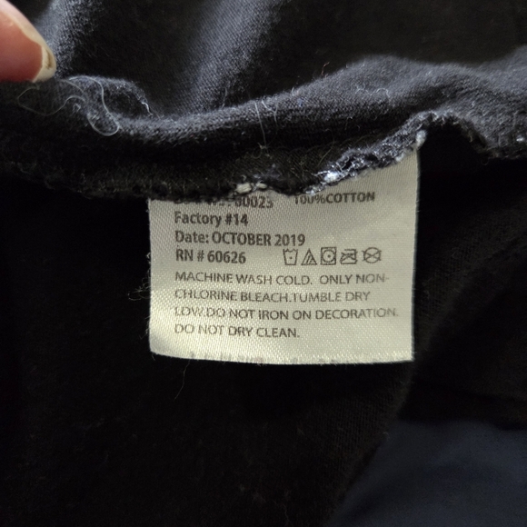 ⭐️Cosplay Is Life Black Graphic Tee Size XL - Picture 4 of 5